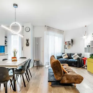 https://cozy-home-san-siro-duomo-netflix-design.it-lombardy.com